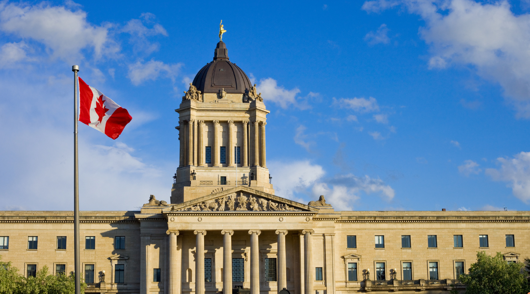 La Banque du Canada maintient ses taux d’intérêt, mais envisage de les réduire en raison du ralentissement de l’inflation