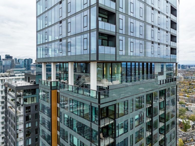 Vous Pensez Acheter un Condo ? Voici Pourquoi Westmount Devrait Être Votre Premier Choix !