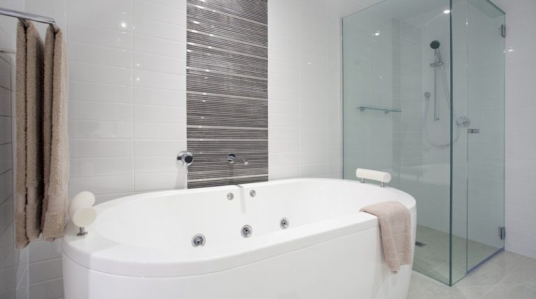 11 Tips for a Windowless Bathroom